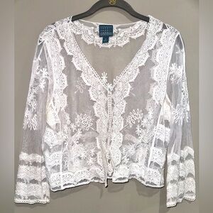 EUC• White Lace Cropped Bolero. •Size M
